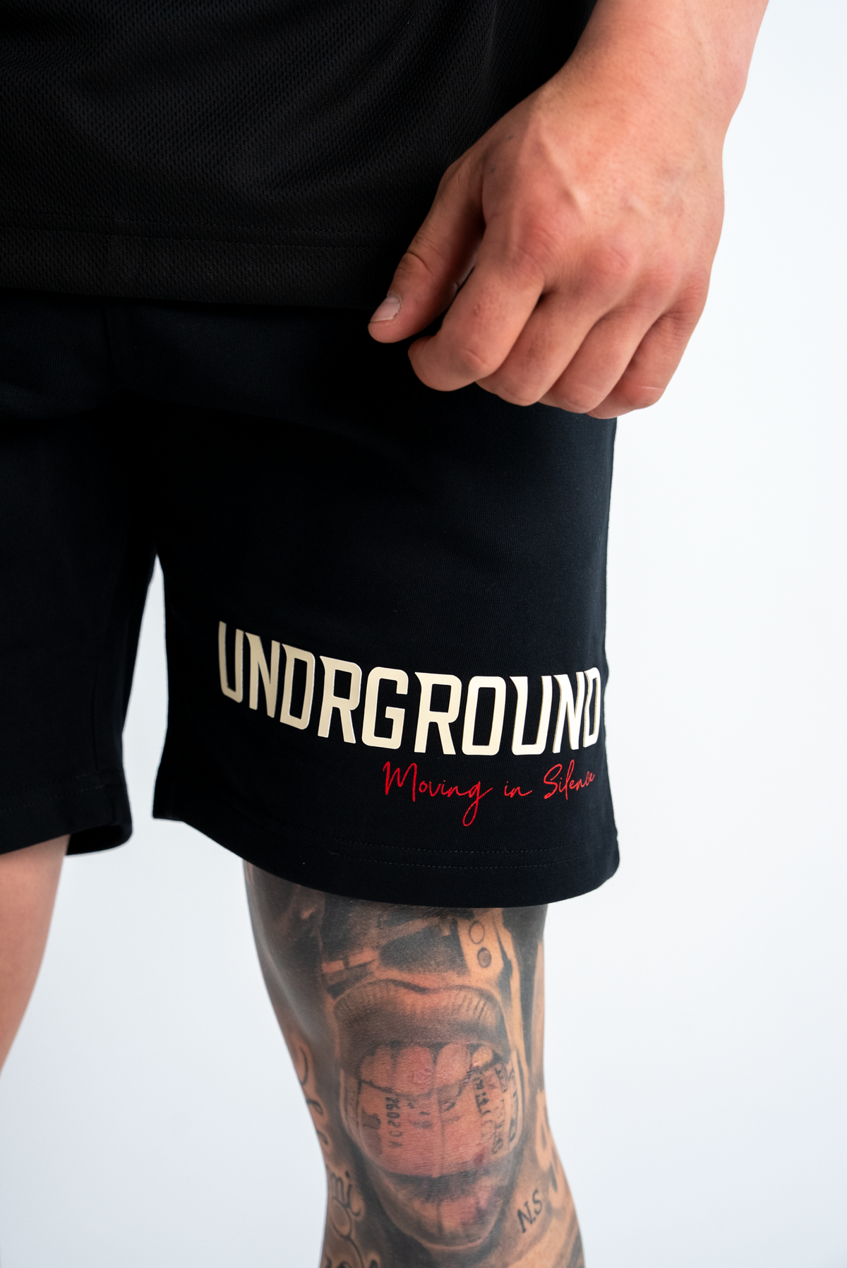 UG MOVING SILENCE SHORTS 'BLACK/CREAM'