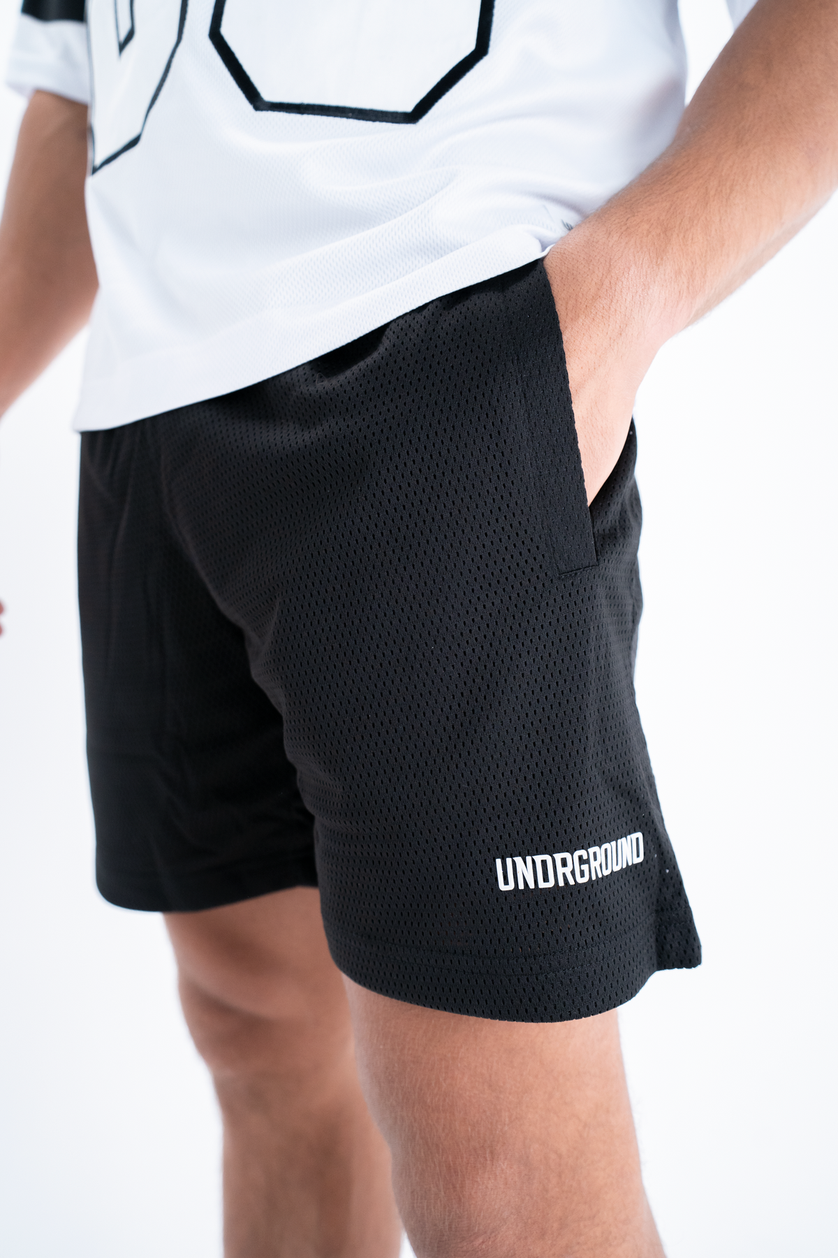 UG MOVING IN SILENCE MESH SHORTS 'BLACK'
