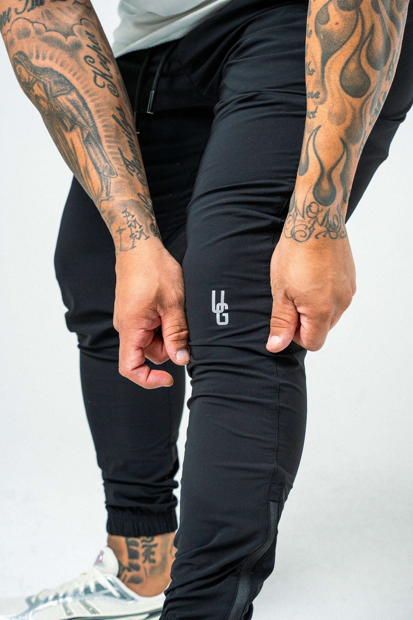 UG ULTRALIGHT PERFOMANCE JOGGERS